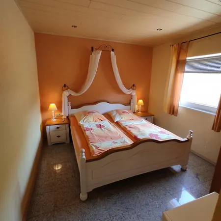 Moselferienweingut Schaefer Apartment Wintrich Room photo